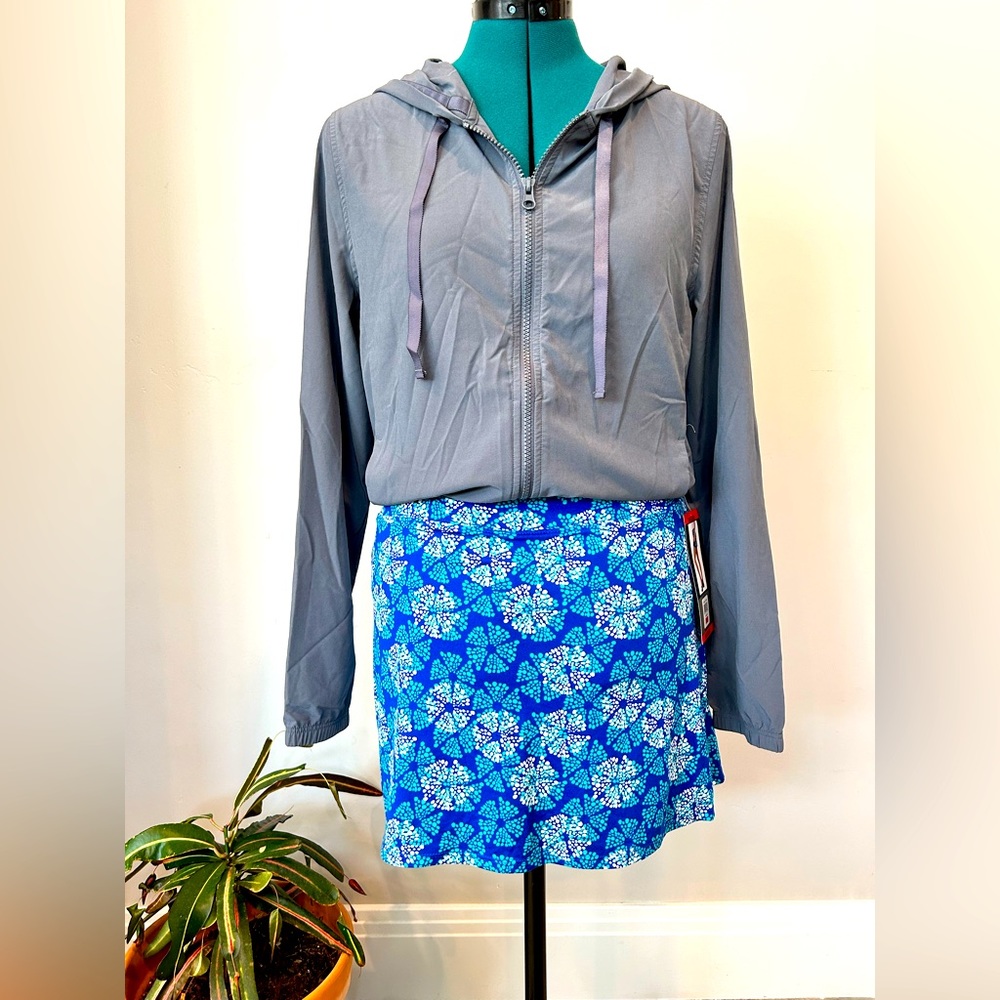 BRAND-NEW Super comfy Tranquility poly/spandex Skort